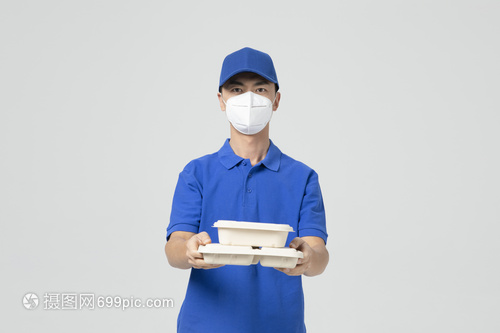 防疫一線的溫暖傳遞 外賣小哥戴口罩送餐，守護城市的安全線